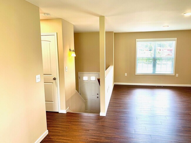 Building Photo - Duplex 2 Bedroom / 2Bath  Johnson City