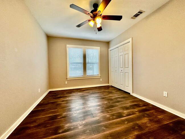 Building Photo - Cozy Cottage in Kerrville