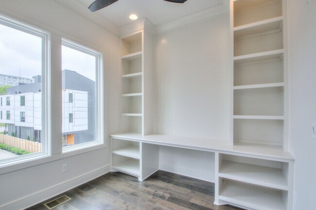 Building Photo - Welcome To Nashville!