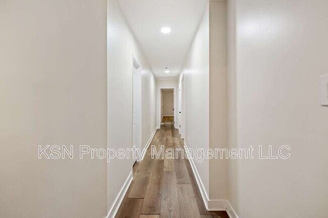 Building Photo - 286 Cushing Dr