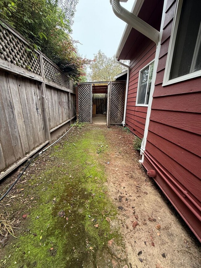 Building Photo - Experience the perfect blend of comfort, s...