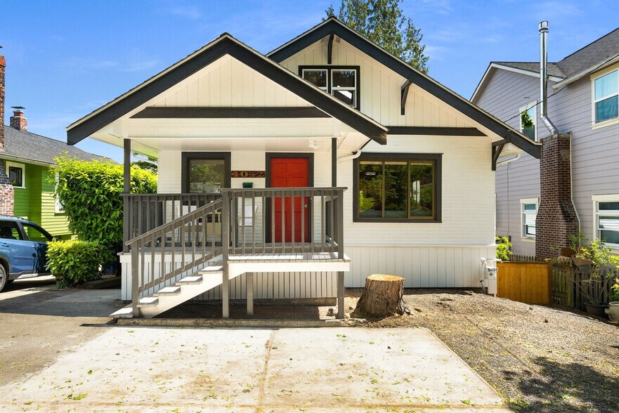 Building Photo - 4042 1st Ave NE