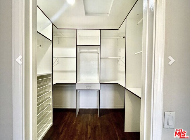Building Photo - 909 S Gramercy Pl