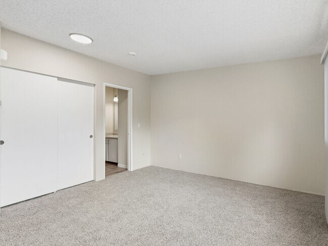 Building Photo - 6005