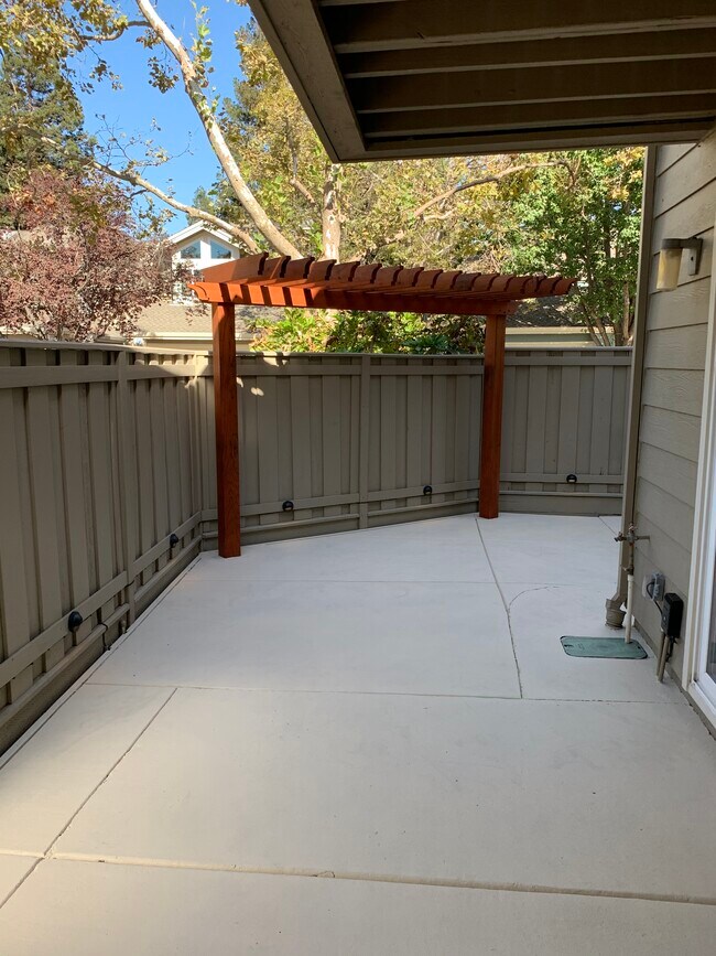 Building Photo - 1938 Stratton Cir