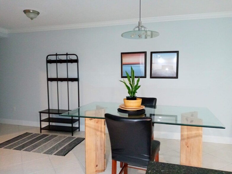 Building Photo - 4401 Crystal Lake Dr