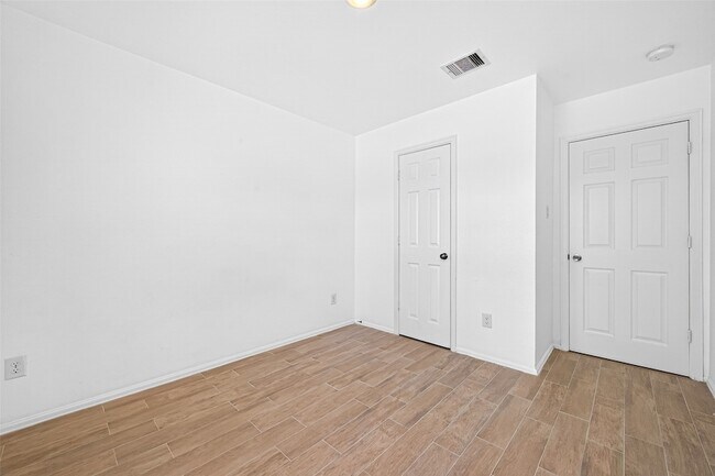 Building Photo - 27022 Breakaway Ln