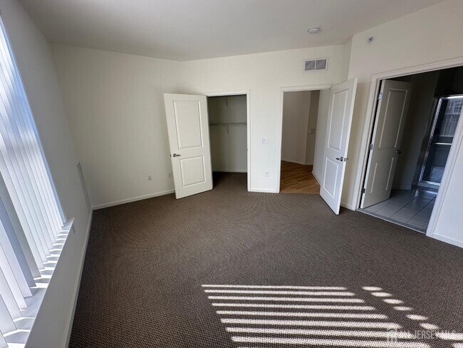 Building Photo - 45 Roosevelt Ave