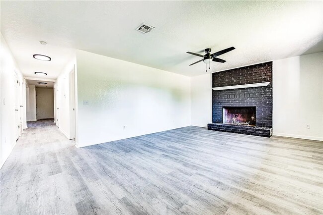 Building Photo - 1206 N Markwell Ave