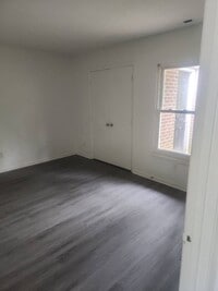 Building Photo - 2 Bedroom 2 Bathroom Duplex