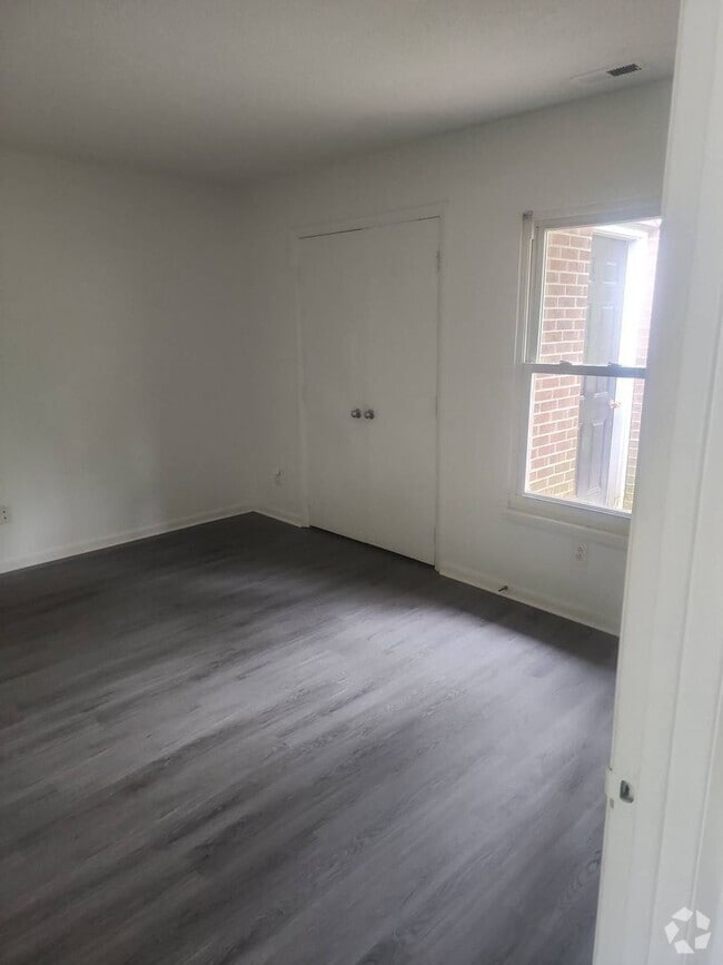 Building Photo - 2 Bedroom 2 Bathroom Duplex