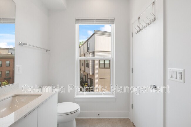 Building Photo - 14 Mural Walk NE