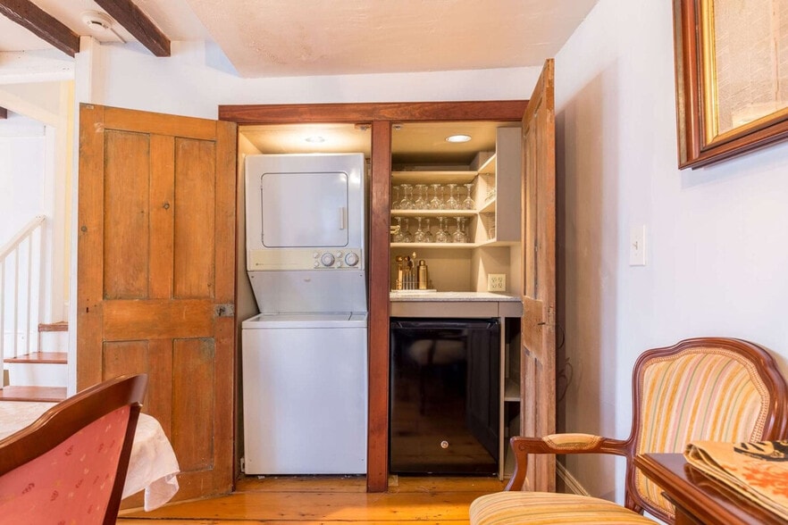 Building Photo - 21 Mugford St