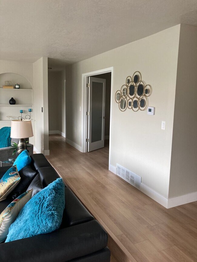 Building Photo - Spectacular, Panoramic Red Rock Views in West Sedona