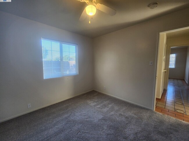 Building Photo - 323 Adelle St