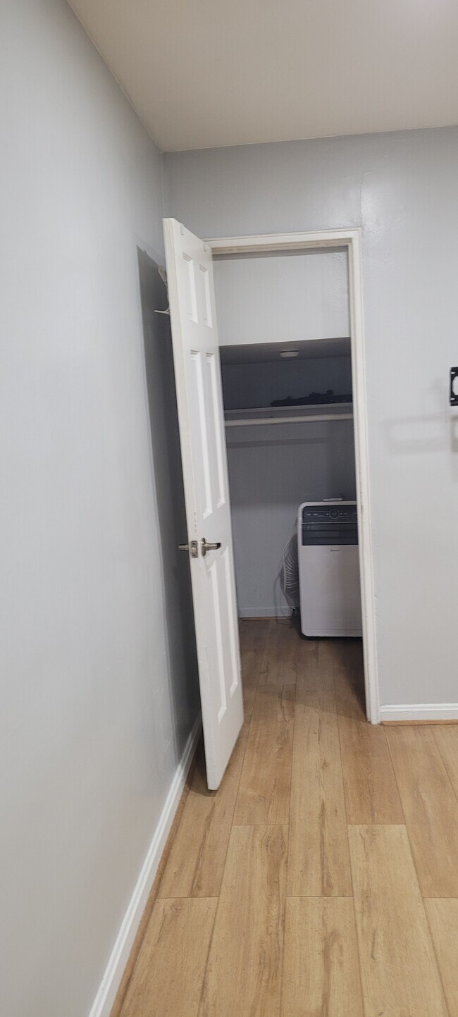 Building Photo - 1248 16th St NE