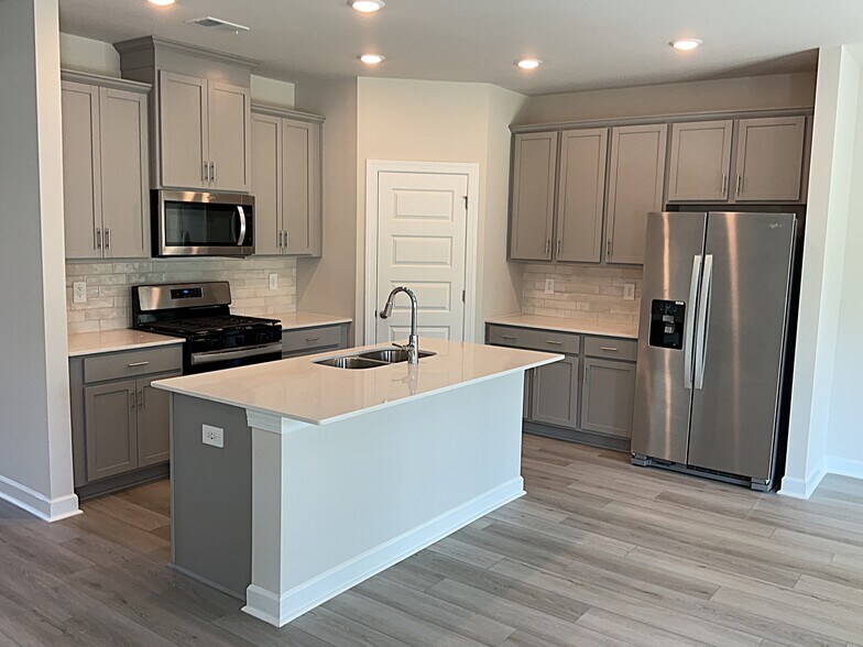 Building Photo - 210 Granby Trl