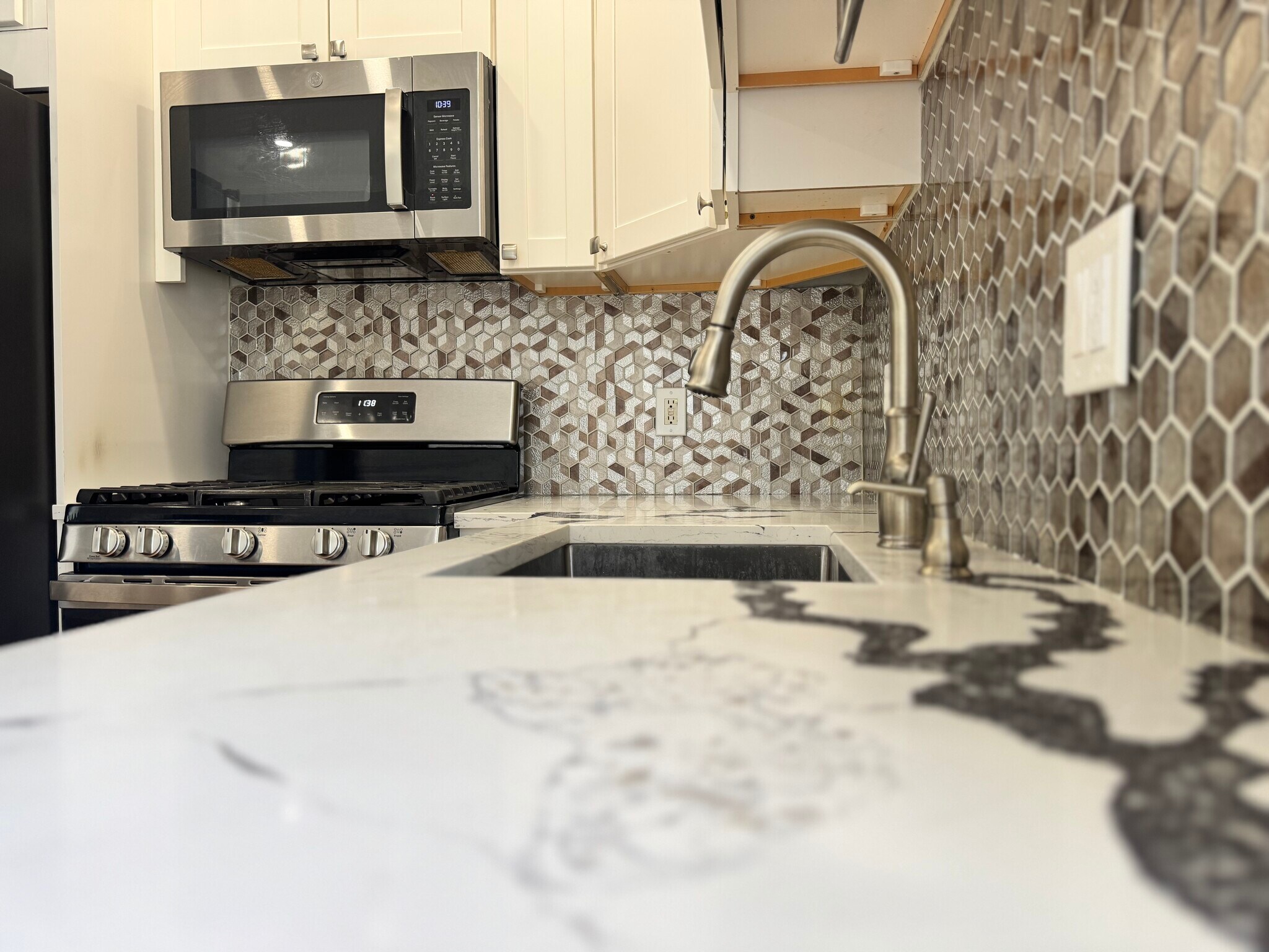 Quartz Countertop - 29 East St