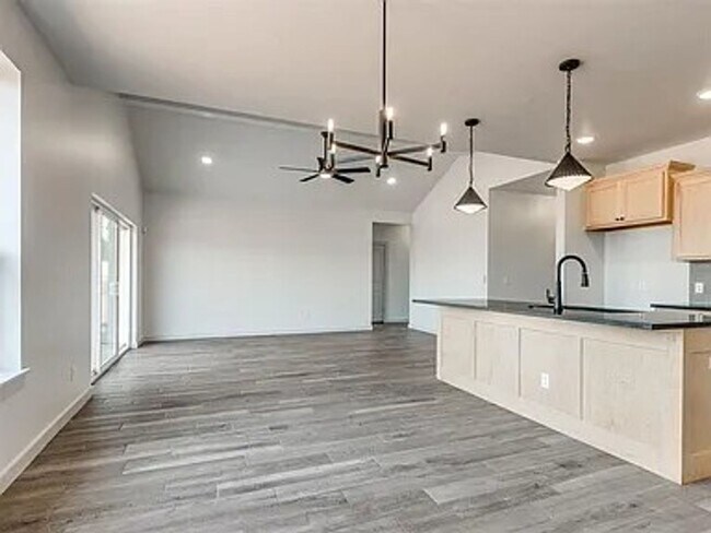 Building Photo - 4601 Olivera St