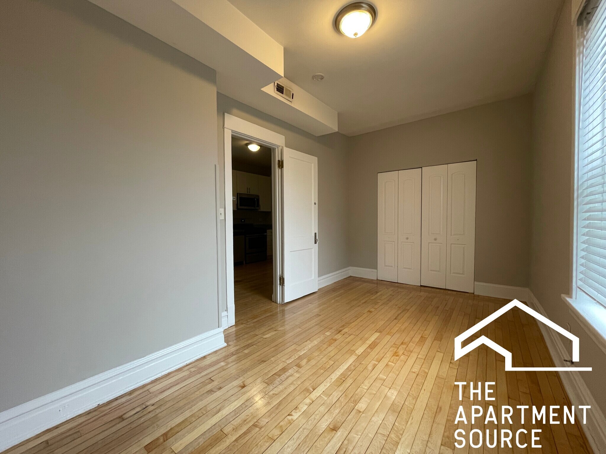 Building Photo - 2515 N Kilbourn Ave