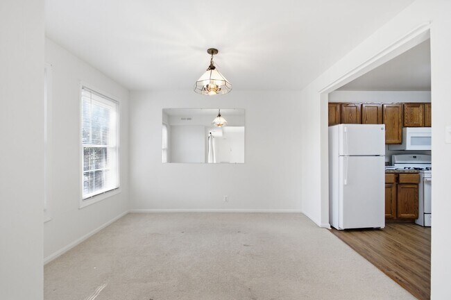 Building Photo - Charming 2 BR/1 BA Condo in Gaithersburg!