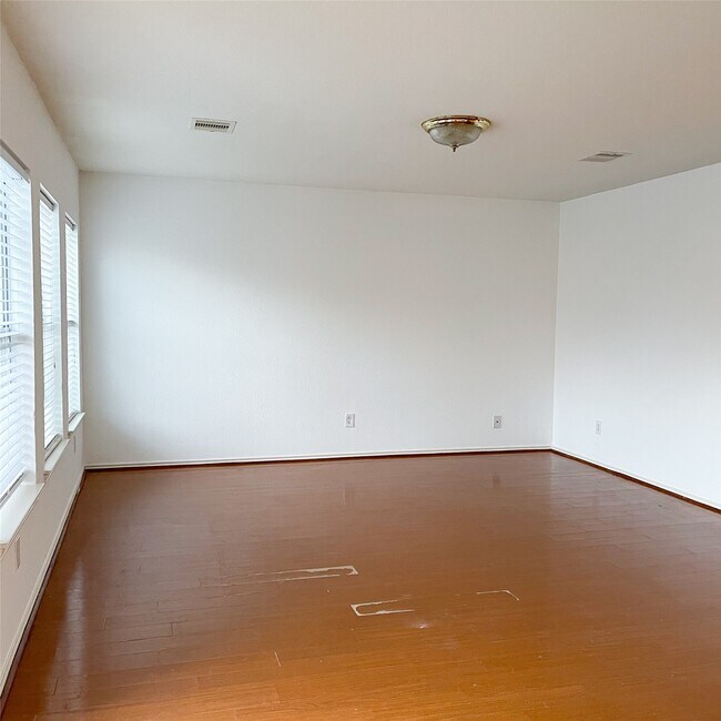 Building Photo - 11737 Logan Ridge Dr