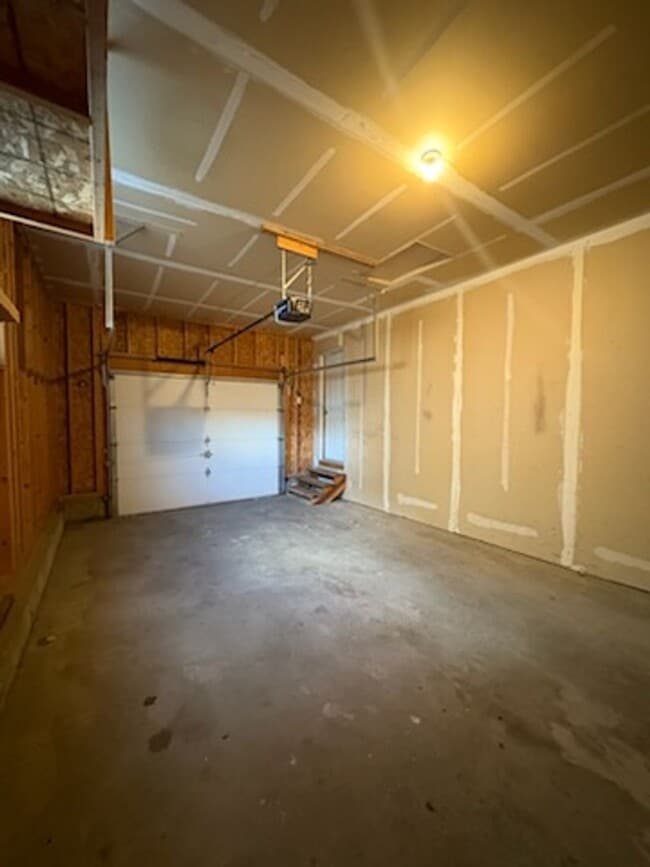 Building Photo - 4 BED | 2 BATH | SINGLE GARAGE | RAPID VALLEY