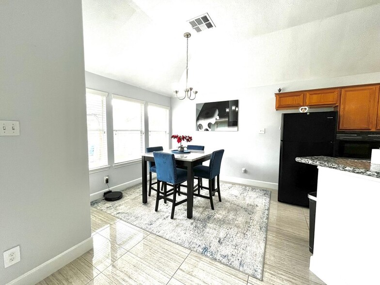 Building Photo - 10807 Summer Meadows Ct