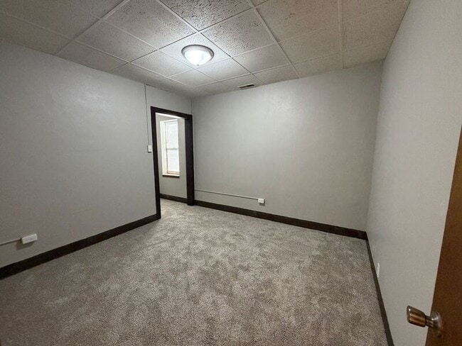 Building Photo - 5402 S 77th St