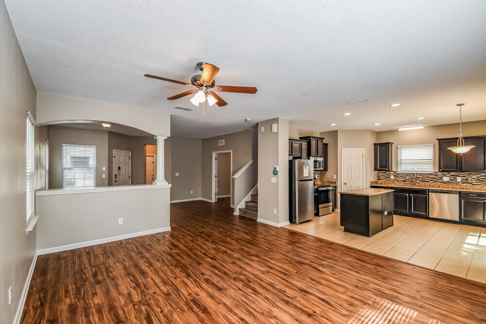 Building Photo - 211 Buck Run Way