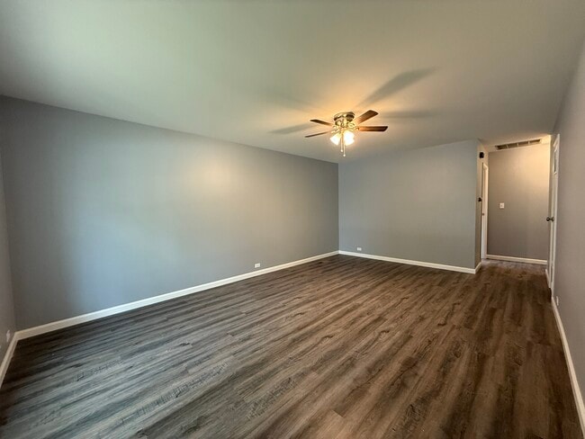Building Photo - Meadow Dr