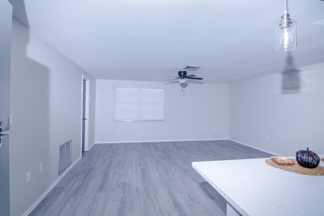 Building Photo - 6443 Lomand Ave