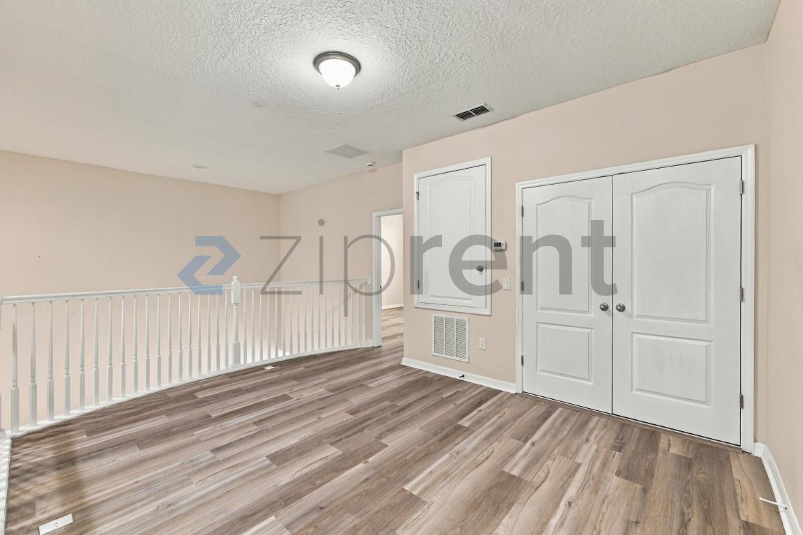 Building Photo - Unit