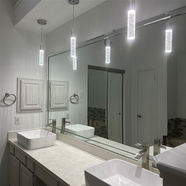 Building Photo - 13134 Worthington St