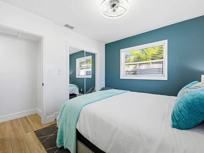 Building Photo - Fully Furnished South Tampa Retreat | Flexible Lease Terms
