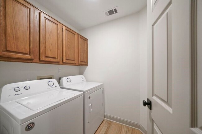 Building Photo - 31 Silver Canyon Pl
