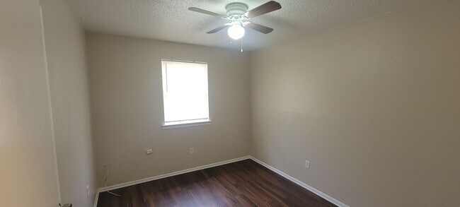 Building Photo - 3019 Aspin Dr