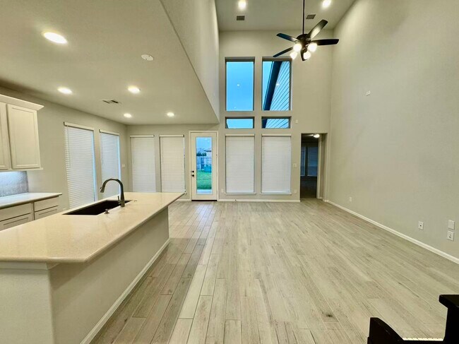 Building Photo - 10503 Shining Dawn Wy