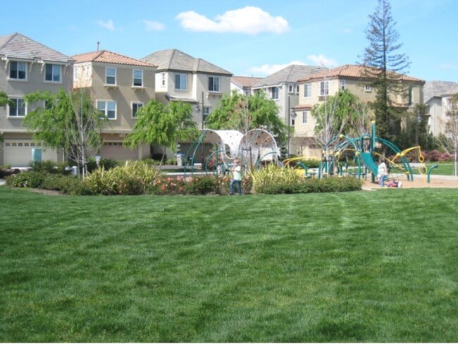 Building Photo - 2095 Samaritan Dr