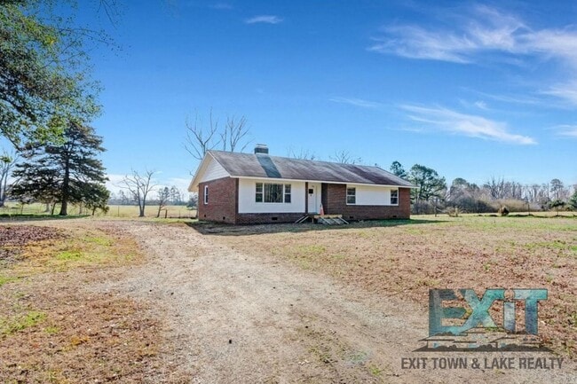 Building Photo - Freshly Updated Brick Home in Peaceful Country Setting – Freeman, VA
