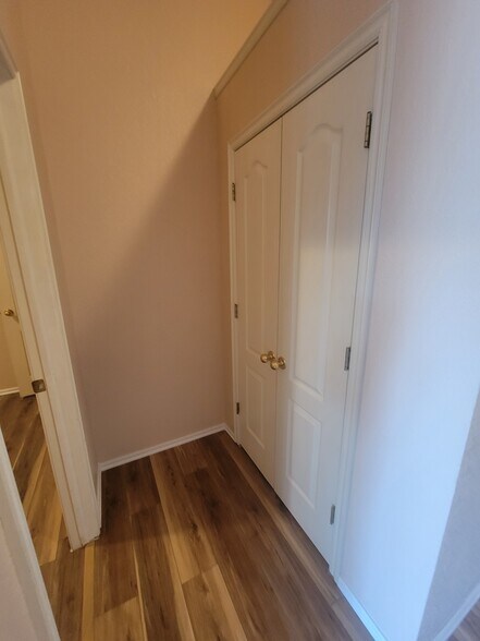 Building Photo - 4608 Midway Dr