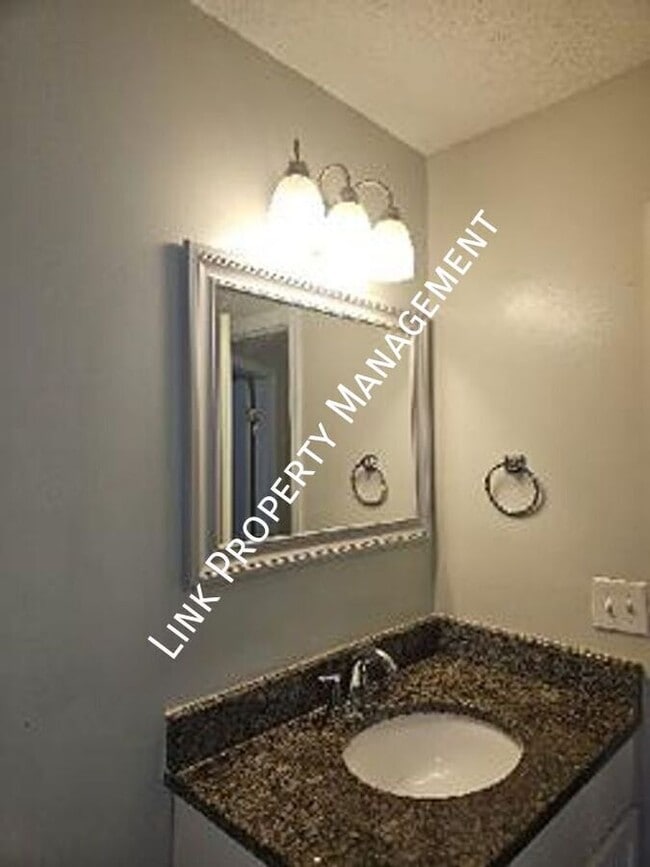 Building Photo - 1640 Keeble St