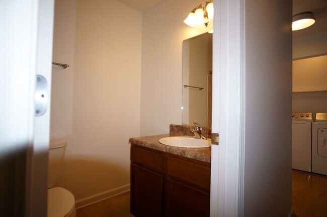 Building Photo - 3 Bed/2 Bath. Master on Main. Close to shopping, US 460, and I-81
