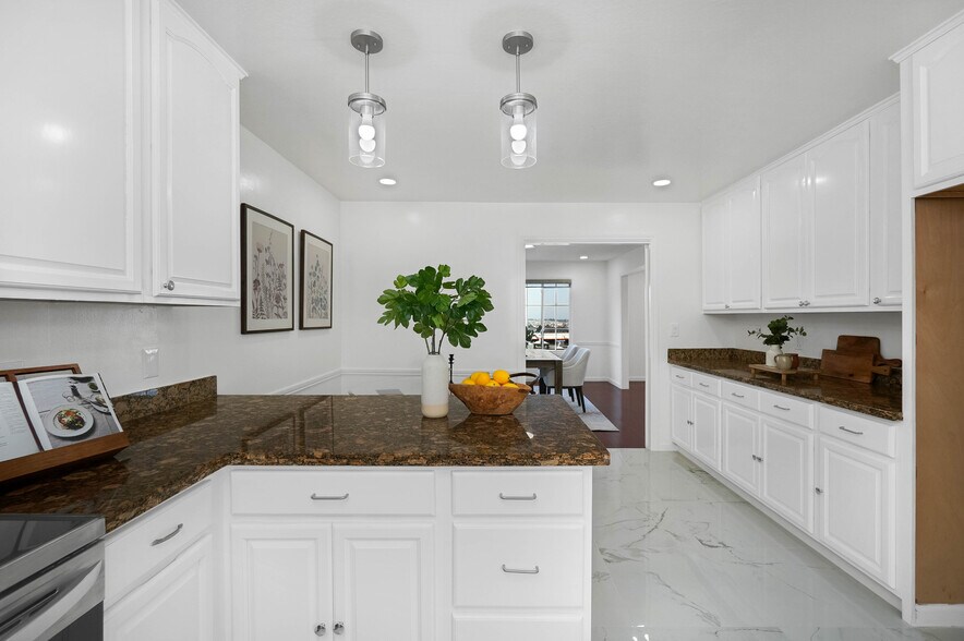 Building Photo - 584 Hillside Blvd