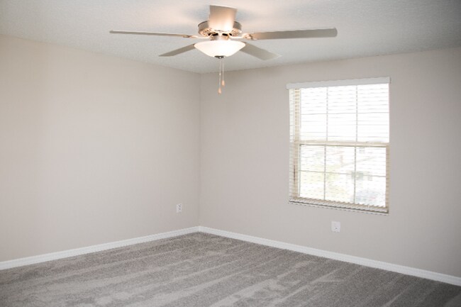 Building Photo - 552 Argyll Dr
