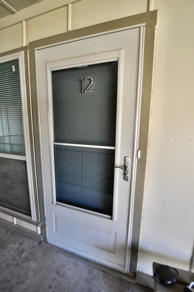 Building Photo - MOVE IN SPECIAL!! FOR LEASE! 1 Bedroom - 1 Bath - Town House Apartments!