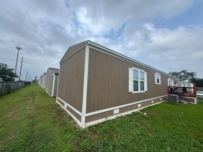 Building Photo - 5439 FM 762 Rd
