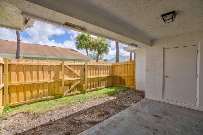 Building Photo - 9240 Roan Ln