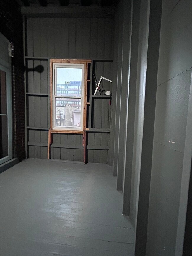 Building Photo - 2336 W Thomas St