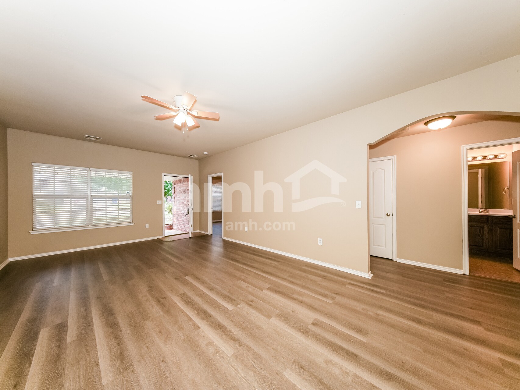 Building Photo - 613 E Juniper Ln